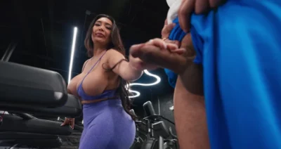 لاتينية ذات بزاز ضخمة تمارس الجنس مع مدربها xnnxx​